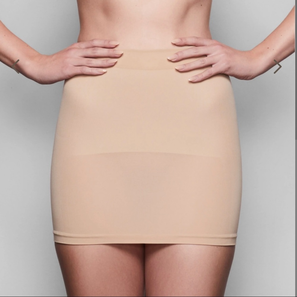 Skims skirt slip